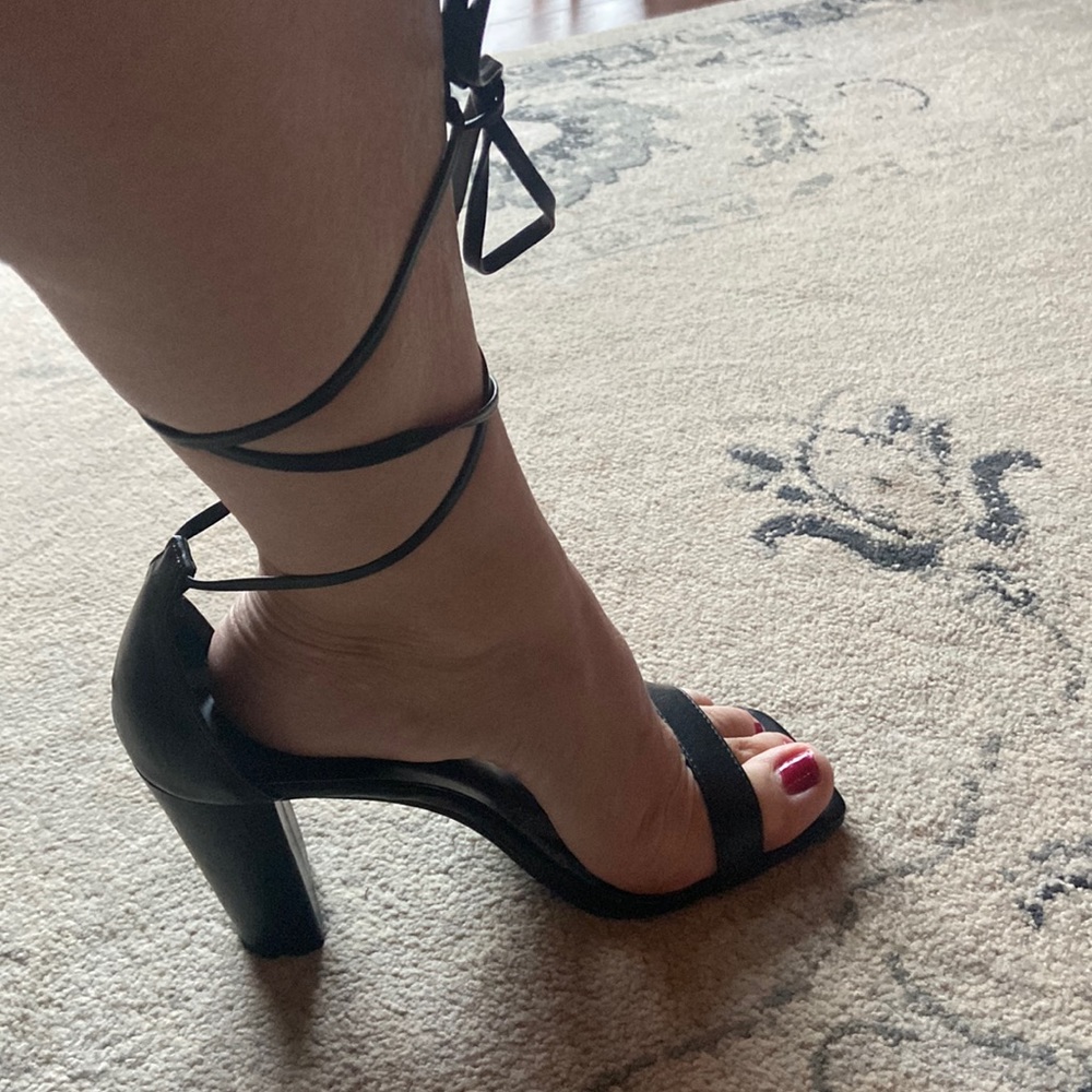 Womens 8.5 black heels